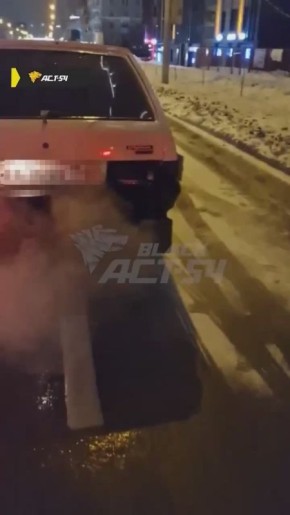 Пока ДПС оформляли аварию с «Геликом» в Новосибирске, их служебную машину протаранила «Тойота»