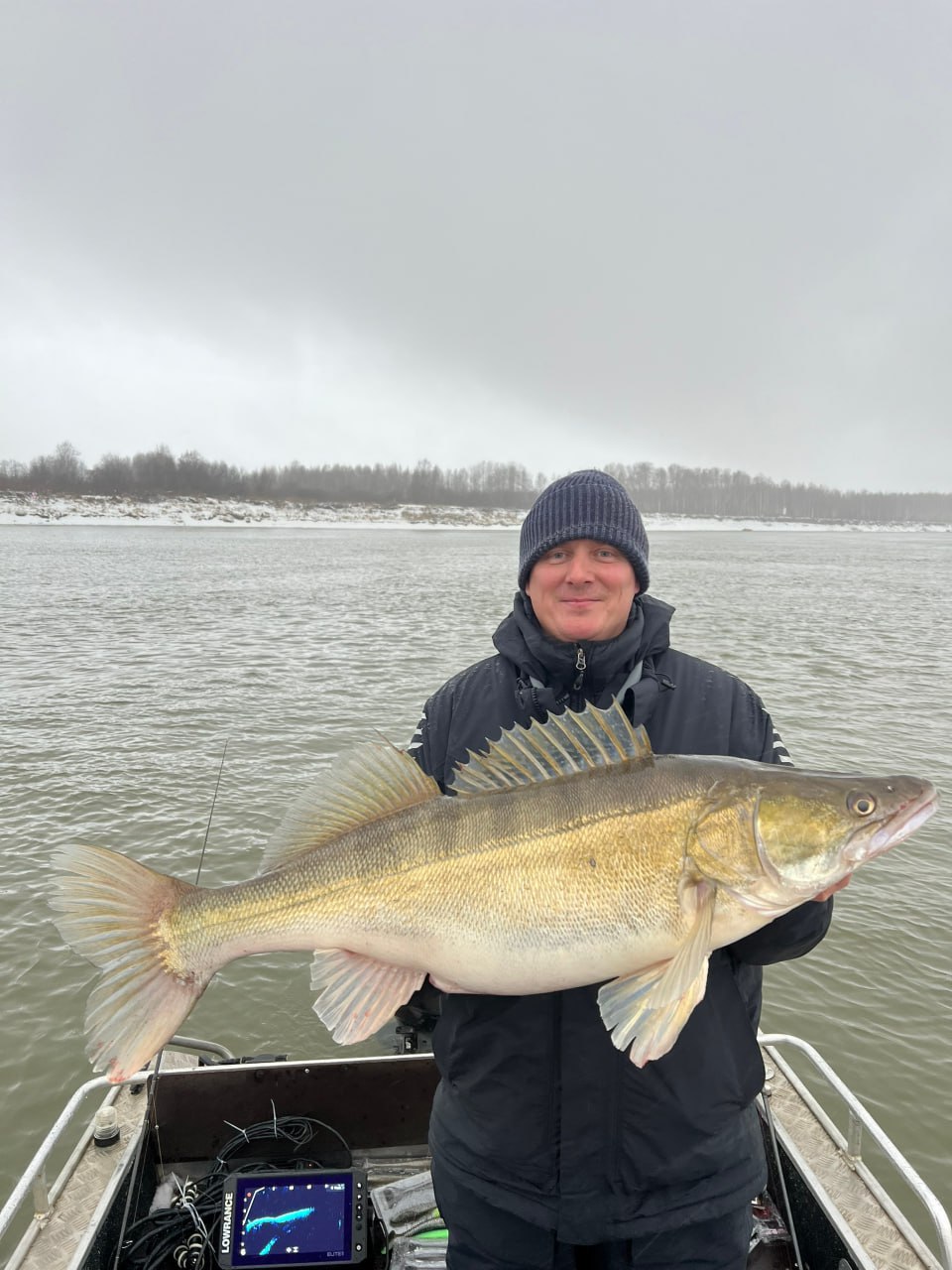 Новосибирец поймал судака весом 10,2 кг в Томской области