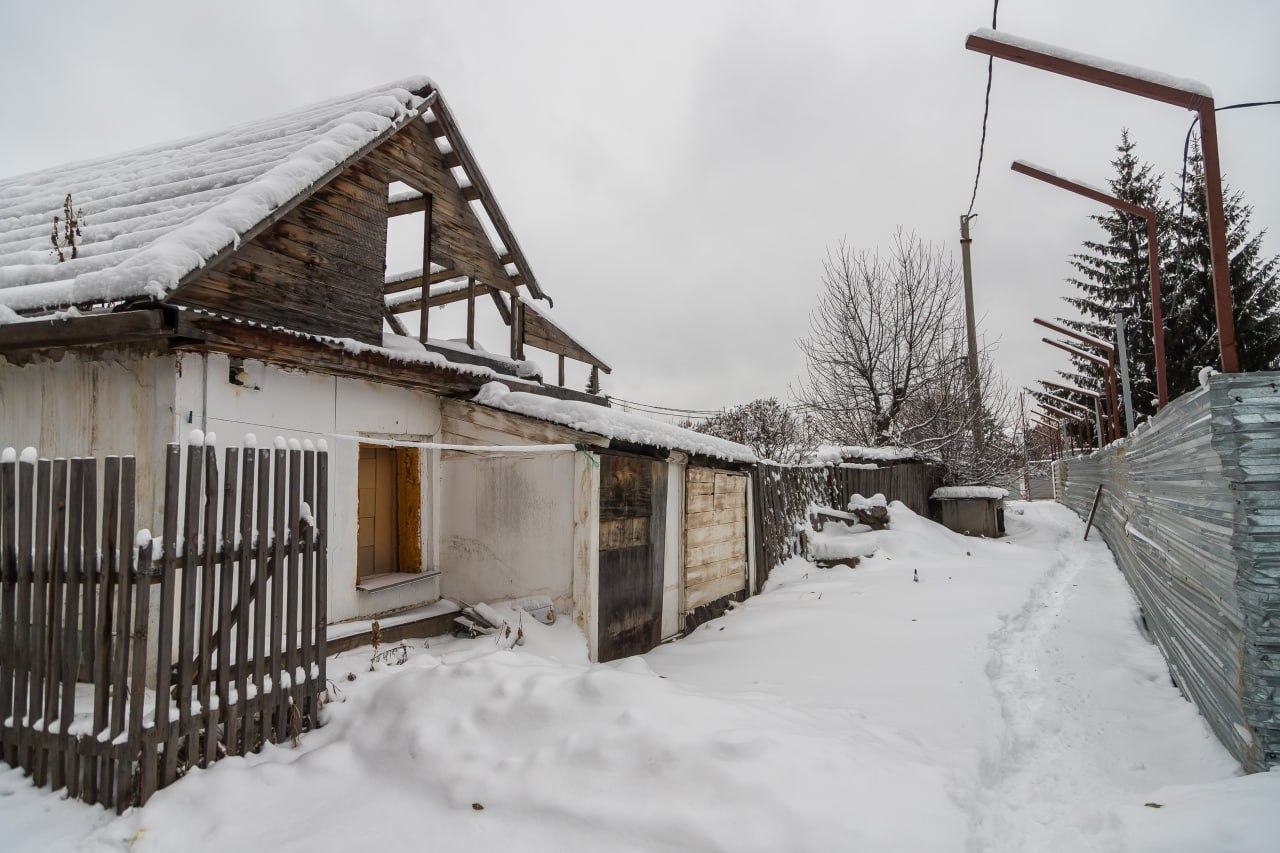 Семью с 25 детьми расселили на Журинском спуске в Новосибирске Семью с 25 детьми расселили на Журинском спуске в Новосибирске