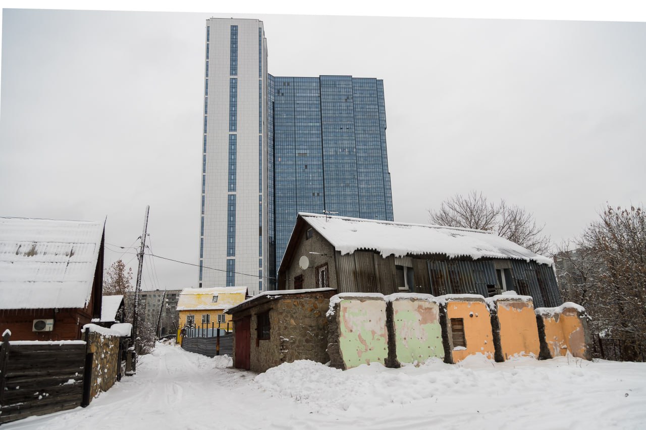 Семью с 25 детьми расселили на Журинском спуске в Новосибирске Семью с 25 детьми расселили на Журинском спуске в Новосибирске