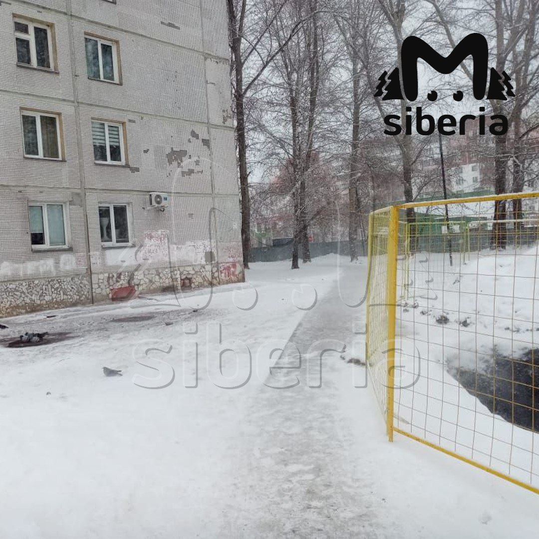Жители новосибирской девятиэтажки год живут без холодной воды из-за бесхозной трубы