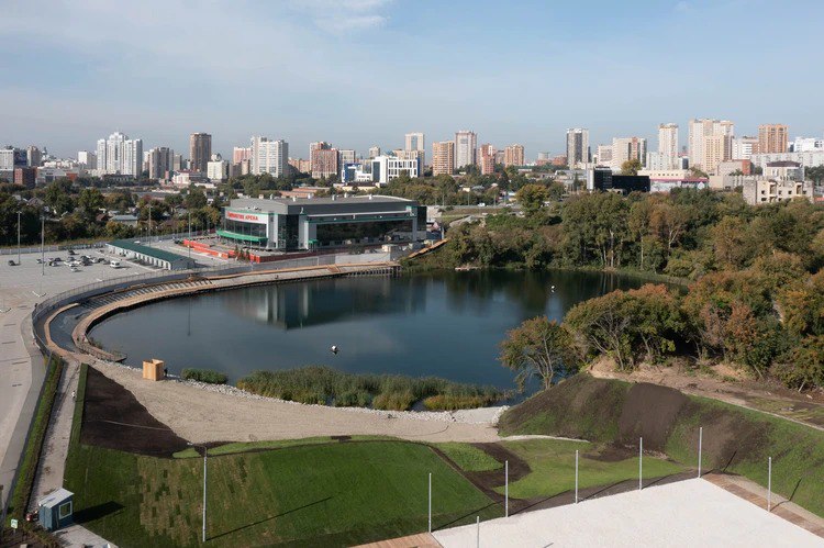 Заброшенный карьер стал центром современного квартала: застройщики очистили 50-летнюю свалку на новосибирском озере Заброшенный карьер стал центром современного квартала: застройщики очистили 50-летнюю свалку на новосибирском озере