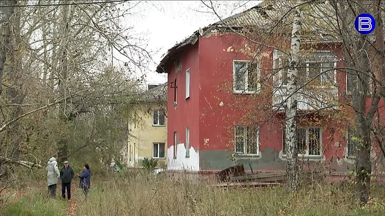 Дом без крыши. Жители дома №12 на улице Шукшина уже больше четырёх месяцев живут под открытым небом в Новосибирске