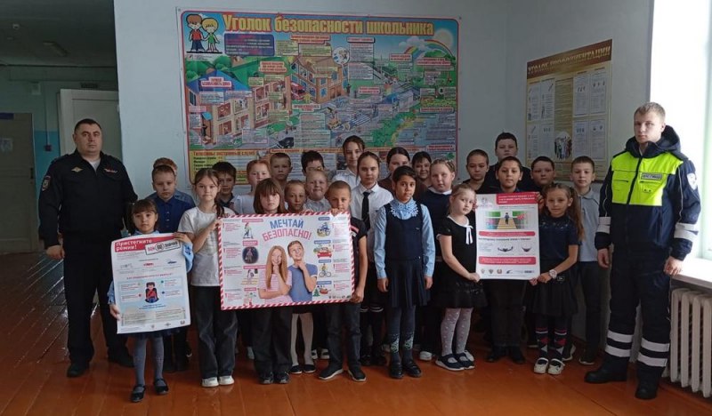 В Новосибирской области сотрудники Госавтоинспекции провели для школьников «День дорожной безопасности» В Новосибирской области сотрудники Госавтоинспекции провели для школьников «День дорожной безопасности»