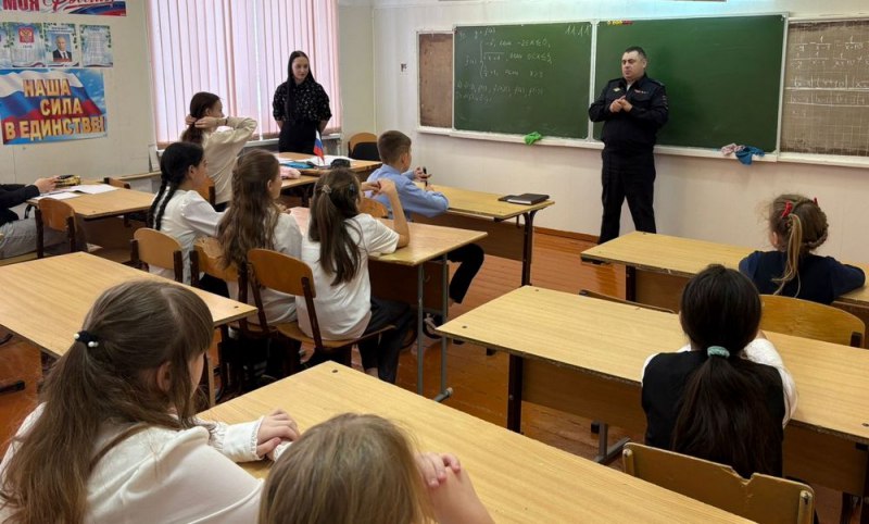 В Новосибирской области сотрудники Госавтоинспекции провели для школьников «День дорожной безопасности» В Новосибирской области сотрудники Госавтоинспекции провели для школьников «День дорожной безопасности»