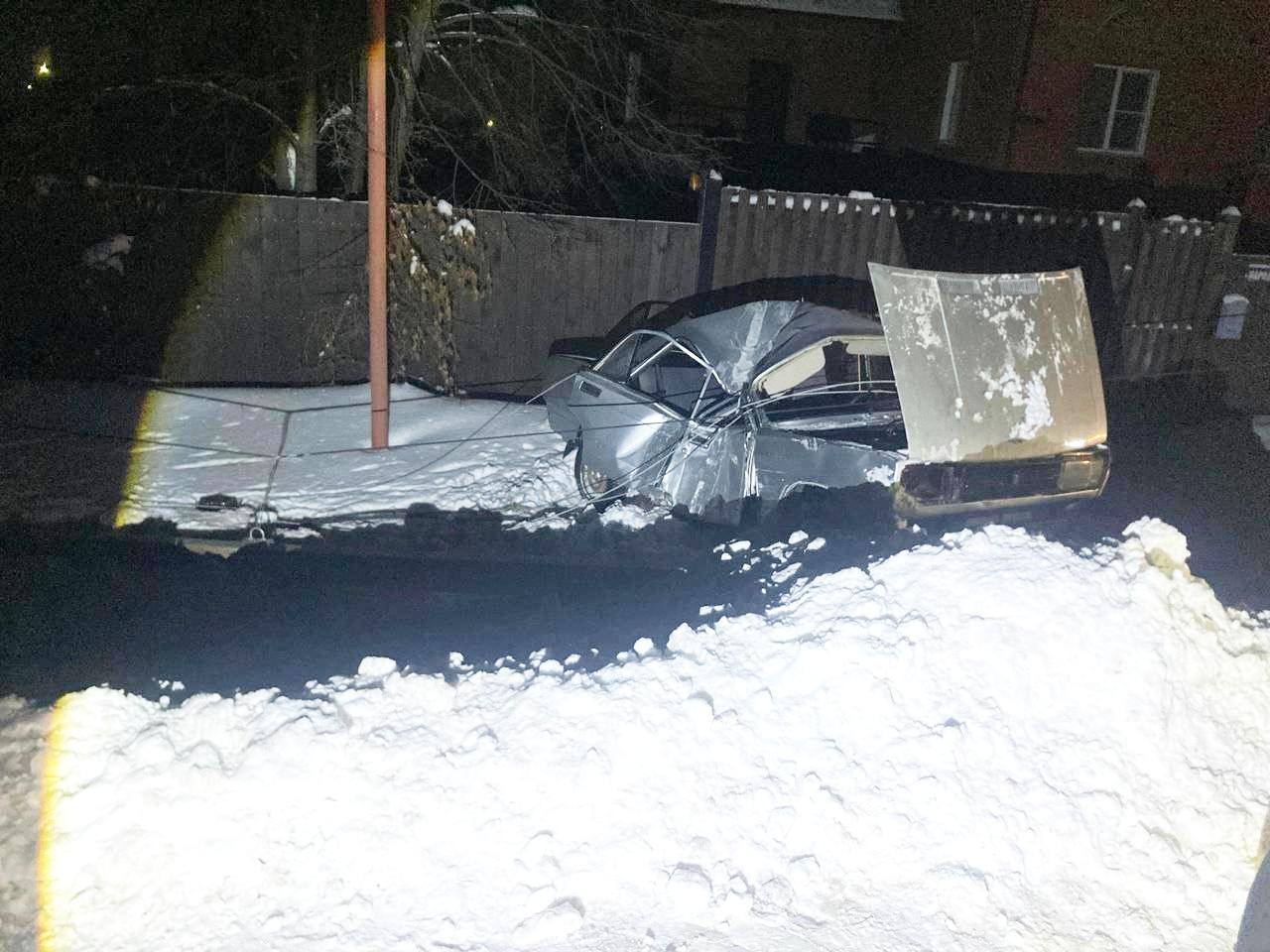 Подросток погиб в аварии в угнанном авто в Новосибирской области Подросток погиб в аварии в угнанном авто в Новосибирской области