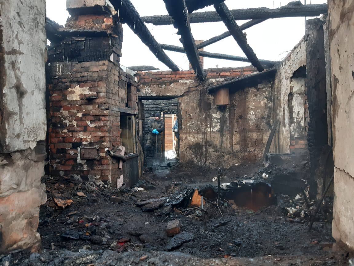 Ребенок и двое взрослых погибли при пожаре в Новосибирской области