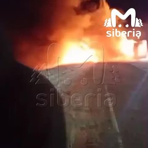 Две фуры сгорели на трассе в Новосибирской области