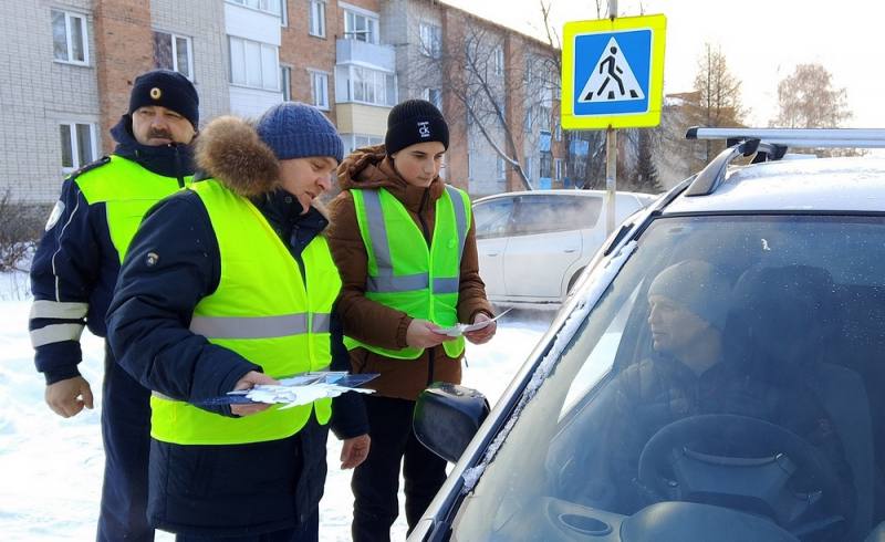 В Новосибирской области сотрудники Госавтоинспекции провели акцию «Голуби памяти», призванную напомнить участникам дорожного движения беречь самое ценное – жизнь В Новосибирской области сотрудники Госавтоинспекции провели акцию «Голуби памяти», призванную напомнить участникам дорожного движения беречь самое ценное – жизнь