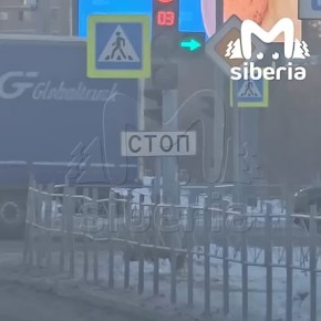 Пробка собралась в Новосибирске из-за светофора с зелёным на 20 секунд