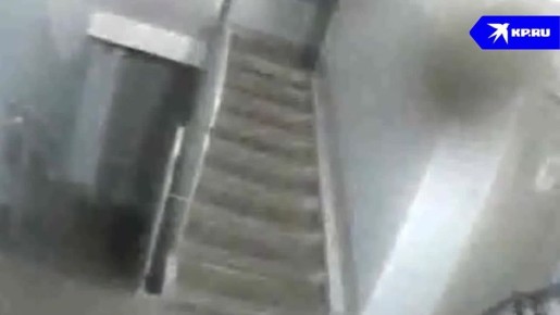 В новосибирском ОбьГЭС подростки ломают камеры в подъездах