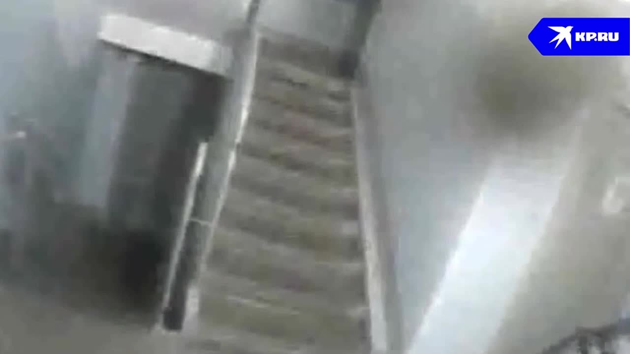 В новосибирском ОбьГЭС подростки ломают камеры в подъездах