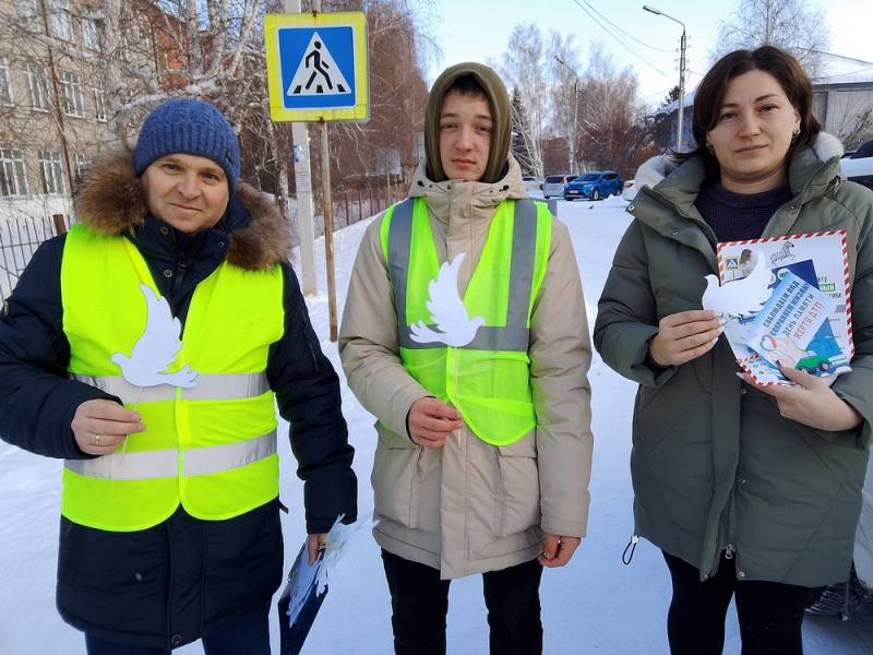 В Новосибирской области сотрудники Госавтоинспекции провели акцию «Голуби памяти», призванную напомнить участникам дорожного движения беречь самое ценное – жизнь В Новосибирской области сотрудники Госавтоинспекции провели акцию «Голуби памяти», призванную напомнить участникам дорожного движения беречь самое ценное – жизнь