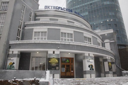 «Откроем джаз-клуб „Утёсов“»: репортаж из ДК имени Октябрьской Революции