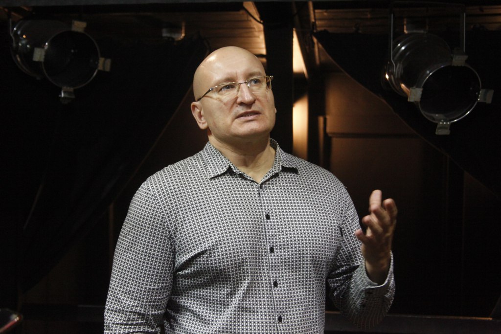 «Откроем джаз-клуб „Утёсов“»: репортаж из ДК имени Октябрьской Революции «Откроем джаз-клуб „Утёсов“»: репортаж из ДК имени Октябрьской Революции