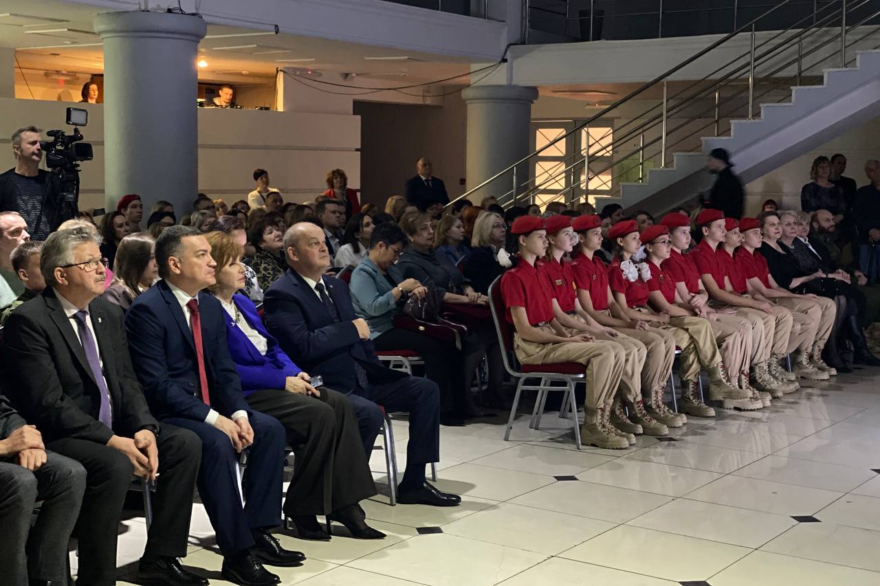 Максим Кудрявцев: В Концертном комплексе им. В. Маяковского прошла торжественная церемония вручения памятных знаков «Детям, ковавшим Победу» Максим Кудрявцев: В Концертном комплексе им. В. Маяковского прошла торжественная церемония вручения памятных знаков «Детям, ковавшим Победу»