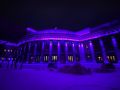 Оперный театр подсветили фиолетовым в День недоношенных детей