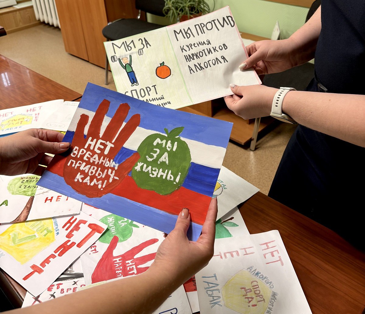 В Новосибирске транспортные полицейские провели конкурс детских плакатов в рамках операции «Чистое поколение» В Новосибирске транспортные полицейские провели конкурс детских плакатов в рамках операции «Чистое поколение»