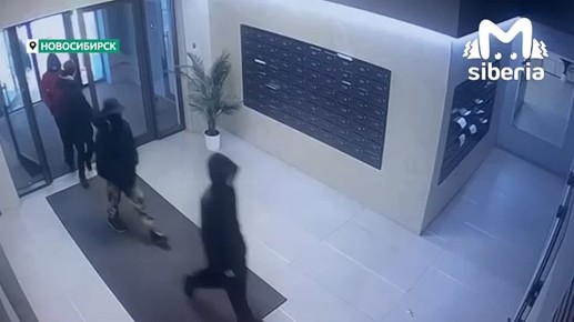 Дети залезли на крышу многоэтажки на "Европейском берегу" в Новосибирске