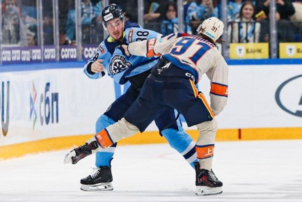 Хоккеисты «Сибири» подрались, проиграв 13-й матч подряд