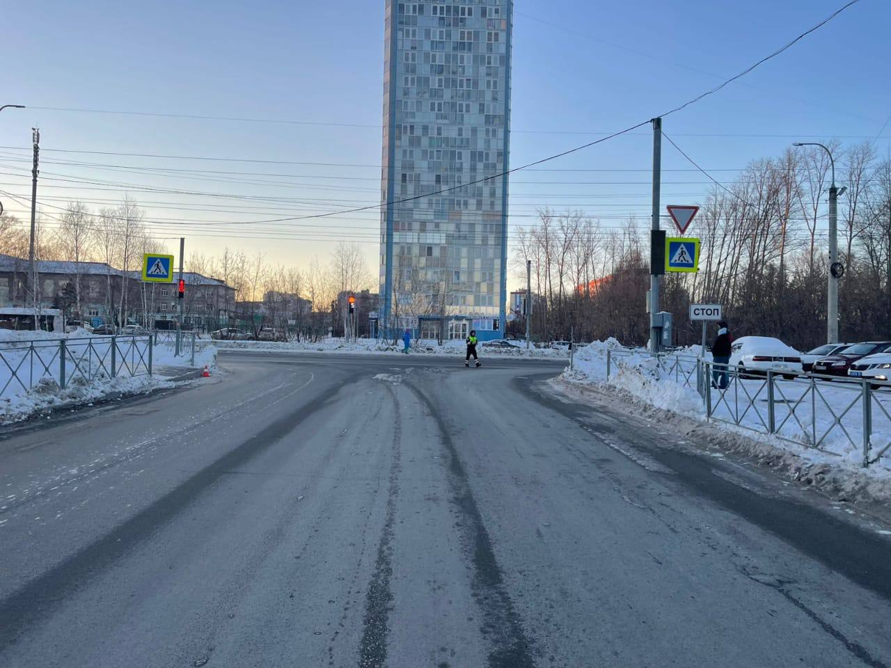 Сотрудники полиции устанавливают обстоятельства ДТП в Первомайском районе