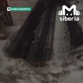 Настоящую коммунальную волчью яму нашли жители Плющихинского жилмассива в Новосибирске