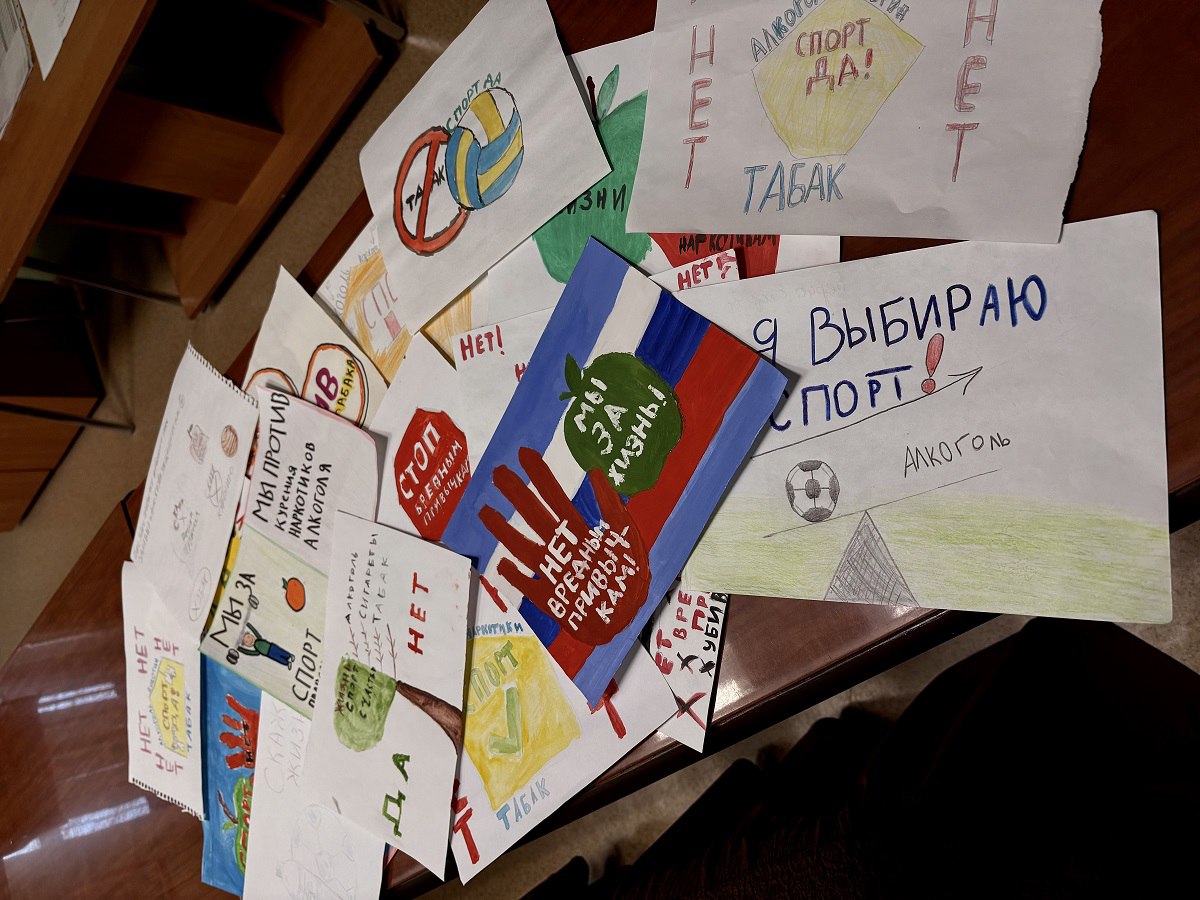 В Новосибирске транспортные полицейские провели конкурс детских плакатов в рамках операции «Чистое поколение» В Новосибирске транспортные полицейские провели конкурс детских плакатов в рамках операции «Чистое поколение»