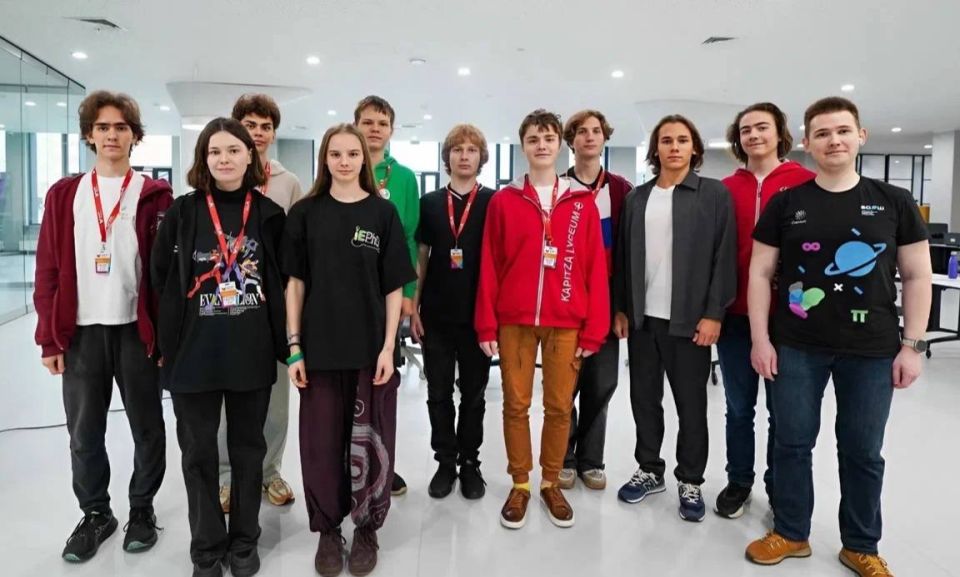 Российские школьники завоевали 10 медалей на Международной астрономической олимпиаде в Бангладеш