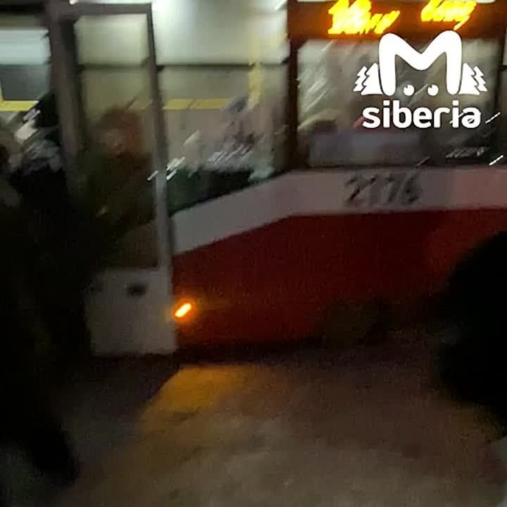 Ещё одна порция адсих давок с остановок в Новосибирске