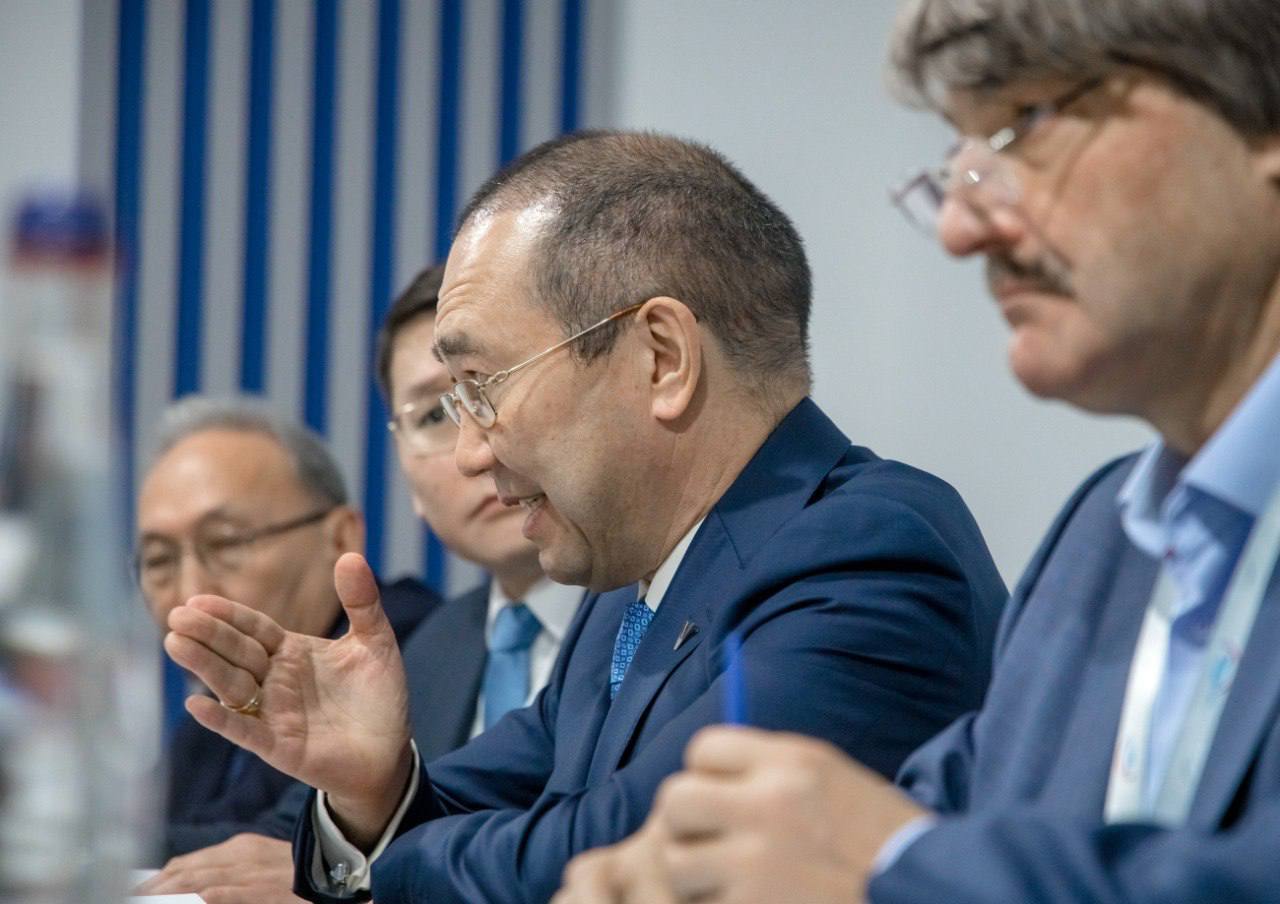 Андрей Никитин провел ряд рабочих встреч с губернаторами на полях форума «Транспорт России» Андрей Никитин провел ряд рабочих встреч с губернаторами на полях форума «Транспорт России»