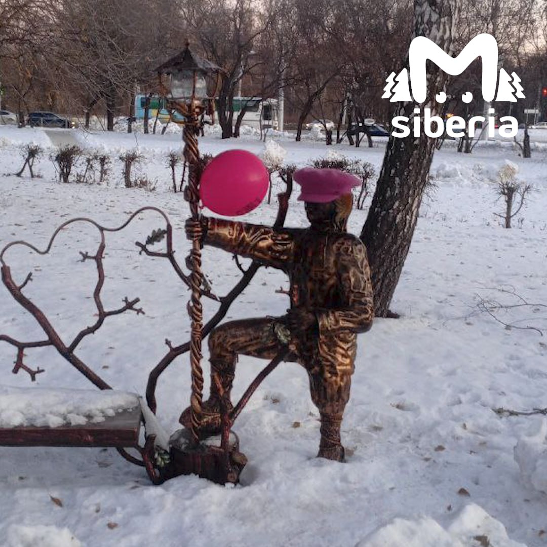 Вандалы украли шляпу "волшебного мальчика" в Новосибирске Вандалы украли шляпу "волшебного мальчика" в Новосибирске
