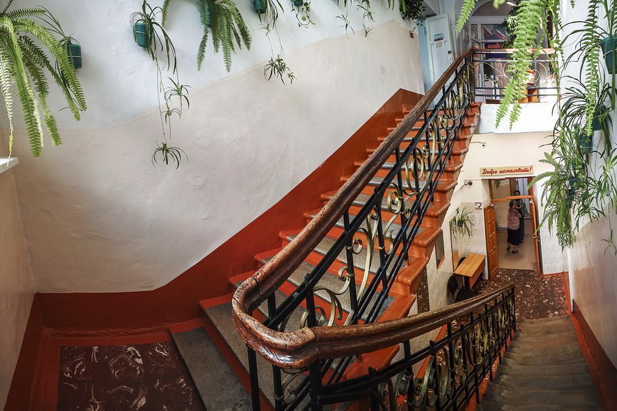 «Так среди высоток и стоит наша крепость»: репортаж из старейшей школы Новосибирска «Так среди высоток и стоит наша крепость»: репортаж из старейшей школы Новосибирска