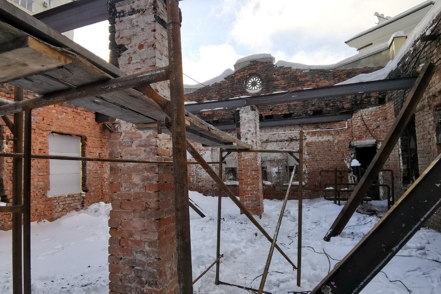 Обветшавший бильярдный клуб реконструируют в Центральном парке Обветшавший бильярдный клуб реконструируют в Центральном парке