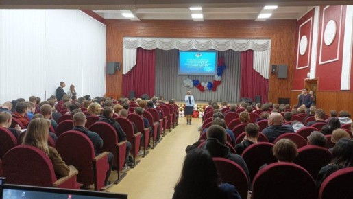 В Новосибирске в ходе проведения операции «Чистое поколение — 2025» сотрудники полиции и общественники провели профилактические мероприятия со студентами колледжей