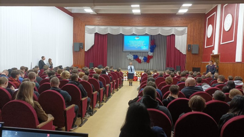 В Новосибирске в ходе проведения операции «Чистое поколение — 2025» сотрудники полиции и общественники провели профилактические мероприятия со студентами колледжей