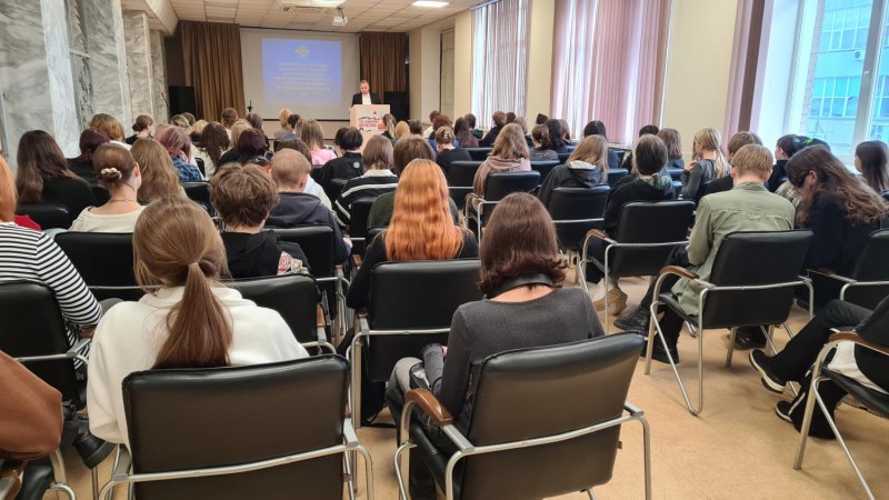 В Новосибирске в ходе проведения операции «Чистое поколение — 2025» сотрудники полиции и общественники провели профилактические мероприятия со студентами колледжей В Новосибирске в ходе проведения операции «Чистое поколение — 2025» сотрудники полиции и общественники провели профилактические мероприятия со студентами колледжей