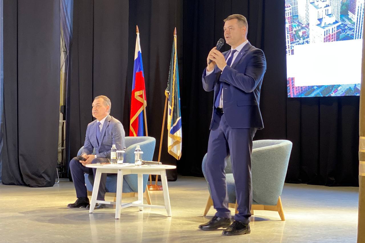 Максим Кудрявцев встретился с жителями Калининского района и Центрального округа Максим Кудрявцев встретился с жителями Калининского района и Центрального округа