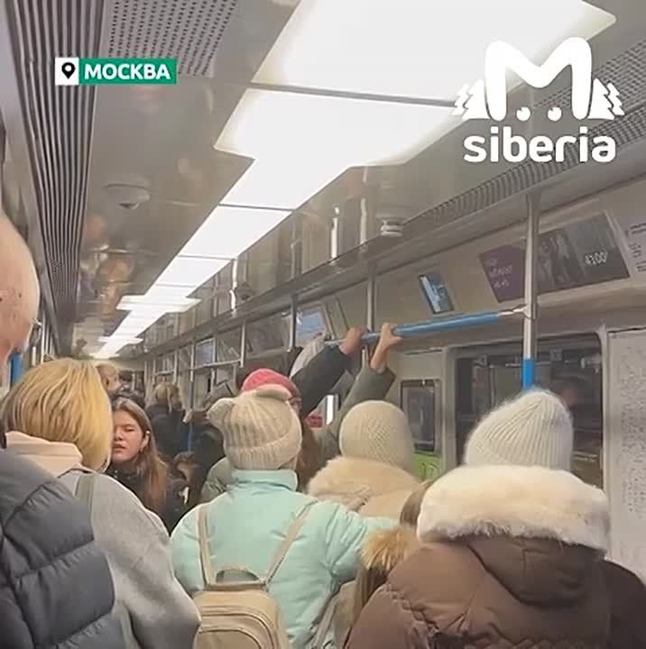 Хористы из Новосибирской области дали концерт в московском метро