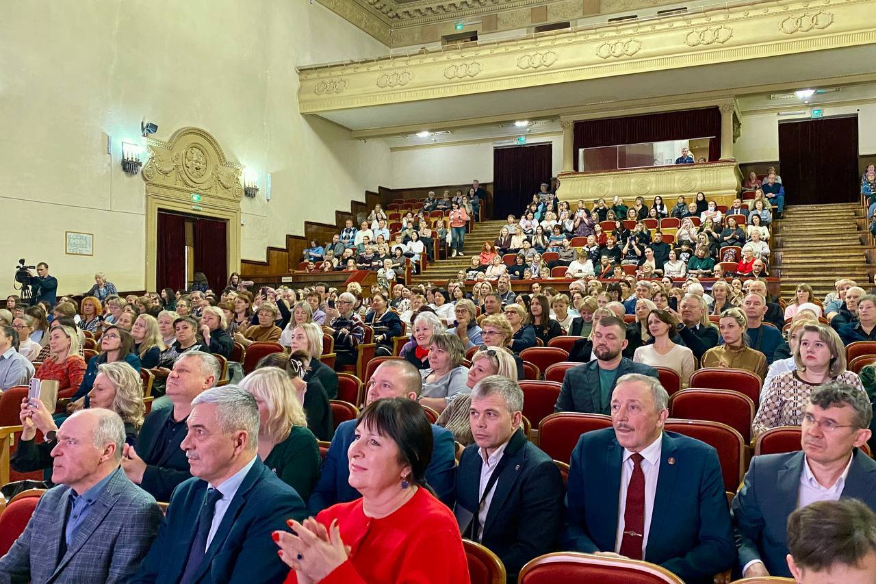 Максим Кудрявцев встретился с жителями Калининского района и Центрального округа Максим Кудрявцев встретился с жителями Калининского района и Центрального округа