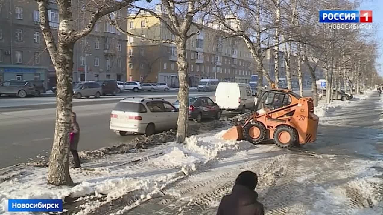 В Новосибирске усилили борьбу с гололёдом на тротуарах
