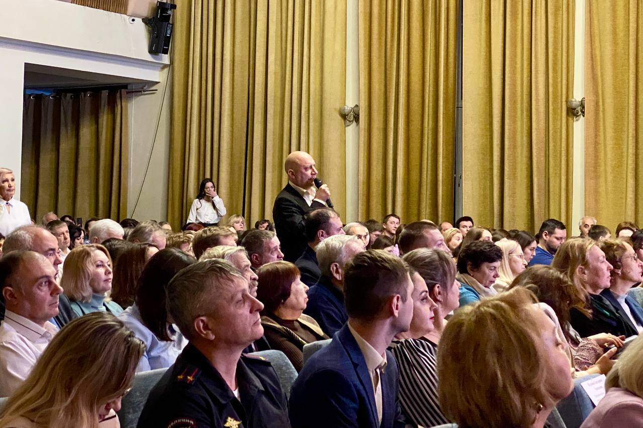 Максим Кудрявцев встретился с жителями Калининского района и Центрального округа Максим Кудрявцев встретился с жителями Калининского района и Центрального округа