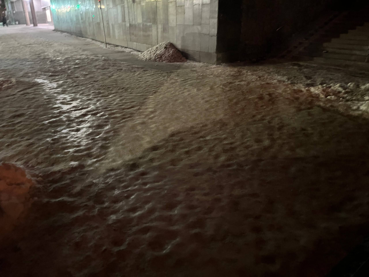 Новосибирцы выстраиваются в очереди в травмпункты