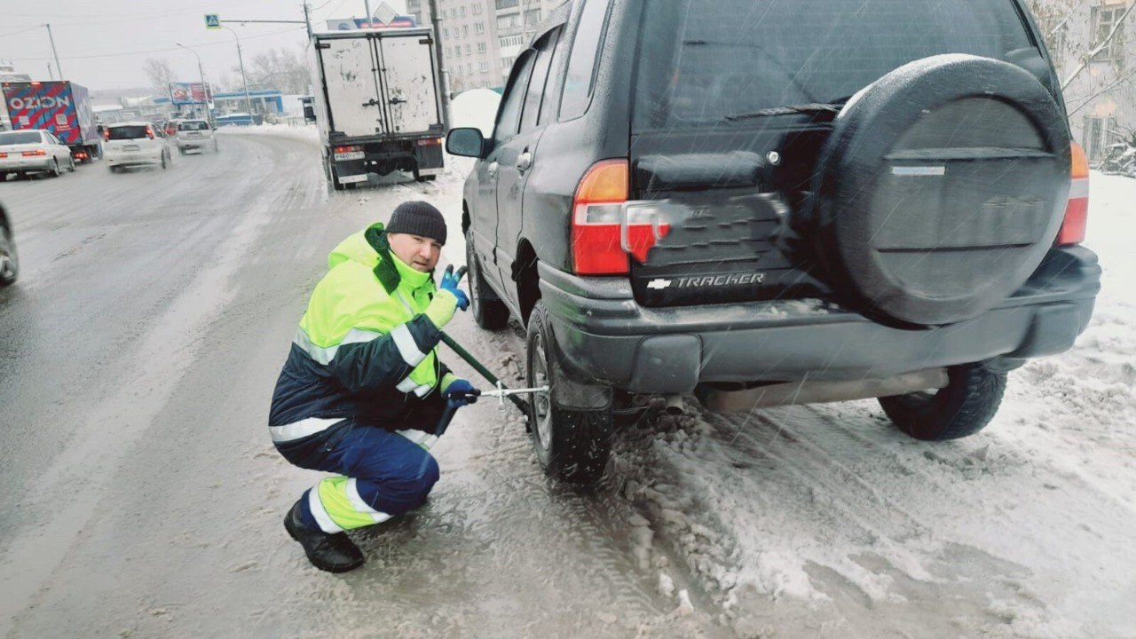 Представляем вам команду героев дорог - сотрудников «Дорожного патруля» Центра организации дорожного движения Новосибирской области Представляем вам команду героев дорог - сотрудников «Дорожного патруля» Центра организации дорожного движения Новосибирской области