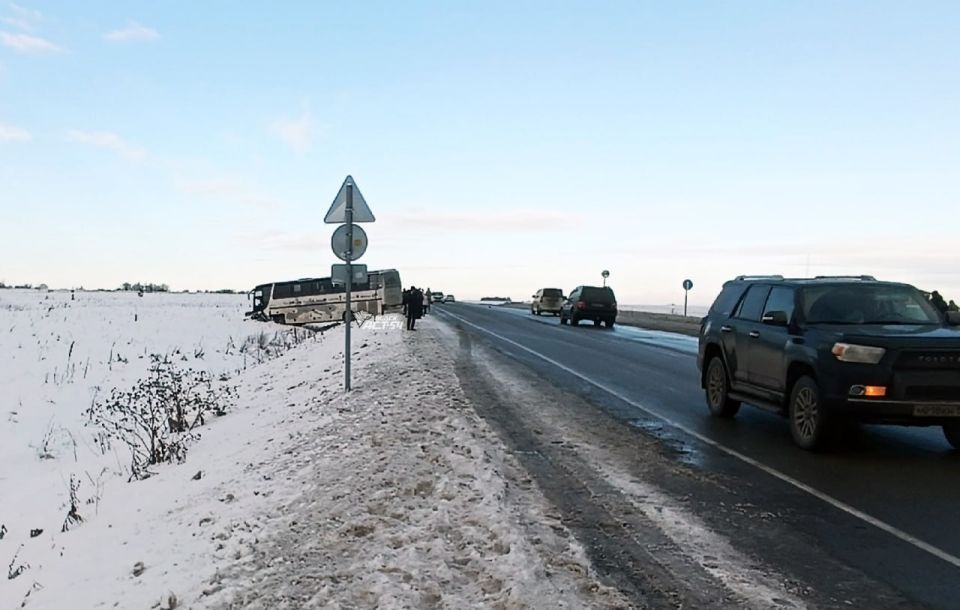 Три машины и автобус столкнулись на трассе в Ордынском районе