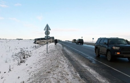 Три машины и автобус столкнулись на трассе в Ордынском районе
