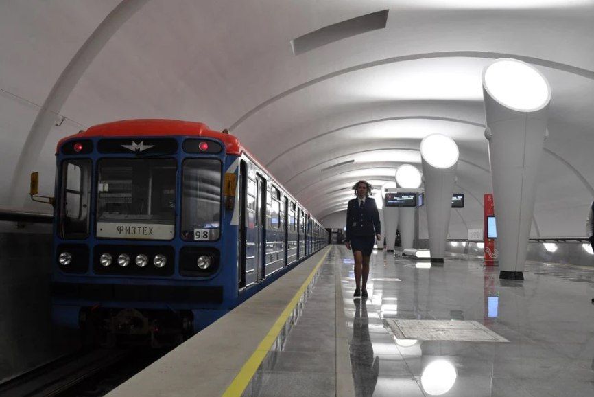 Новосибирск получил пять новых поездов метро благодаря поддержке правительства