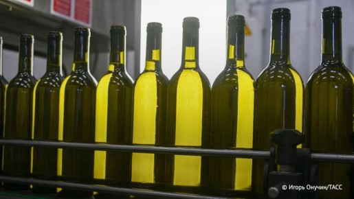 Эксперимент по продаже алкоголя на маркетплейсах в 2026 году несет риск роста потребления и отравлений некачественным алкоголем, заявила ТАСС главный внештатный психиатр-нарколог Новосибирской области Ольга Кормилина