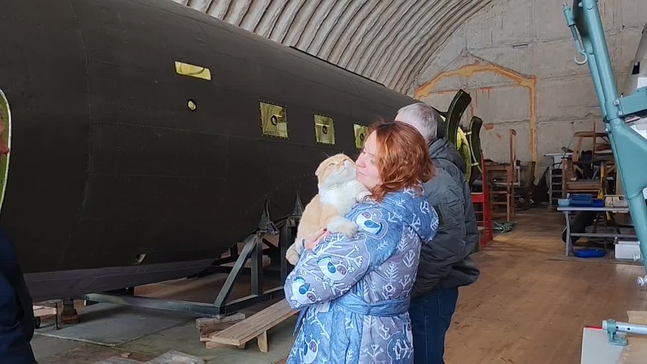 Сегодня на аэродроме Мочище была особая гостья, наш друг – поэт и волонтёр Анна Долгарева