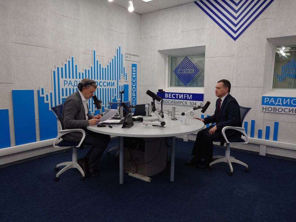 В Новосибирск до 10 декабря поступит 59 единиц новой уборочной техники