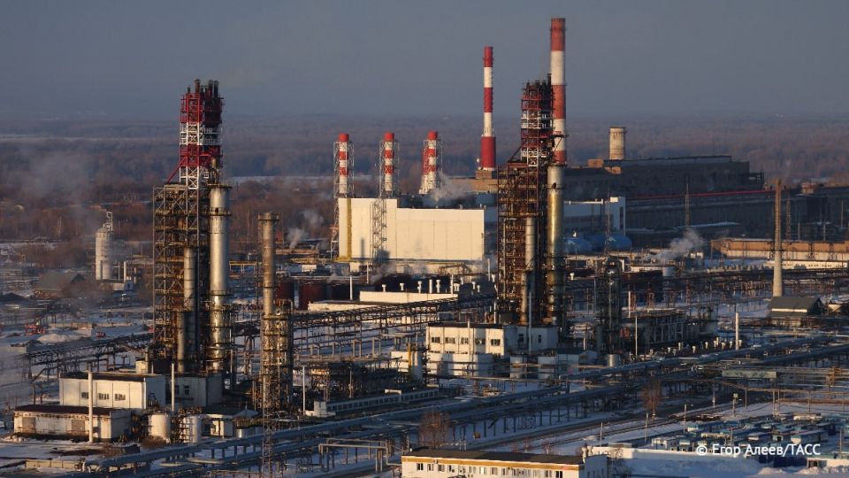 В Новосибирске получили добавку к катализатору, которая способствует снижению опасных выбросов оксида азота при нефтепереработке